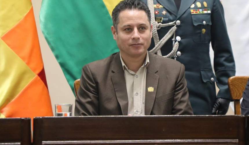 “Solo patea la crisis para adelante”: Lara cuestiona decreto que congela seis meses los precios de los hidrocarburos