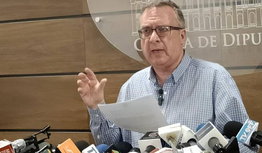 Diputado Alarcón responde a los que le declaran ‘persona no grata’ por promover ley antibloqueos
