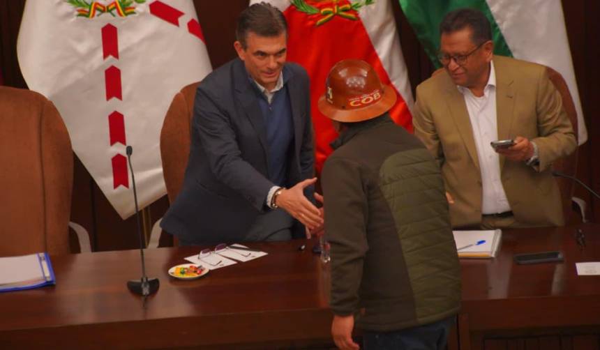 Diálogo en “cuarto intermedio”: Ministro anuncia comisión por el pedido de la COB de liberar detenidos