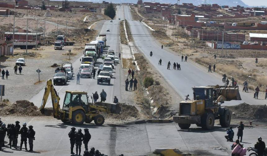 Bolivia: Bajan a 35 los bloqueos y avanza el operativo de desbloqueo en distintos tramos