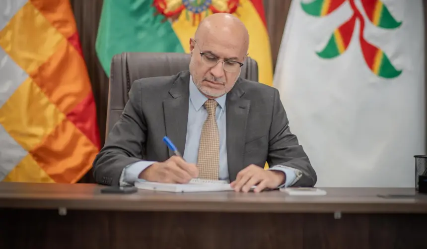 Ministro Lupo dice que se detectó “cifras exorbitantes de malversación” y que “no hay recursos para terminar el año”