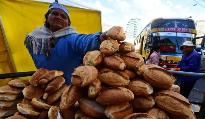Gobierno convoca a los panificadores para este miércoles ante la advertencia de incrementar el precio del pan 