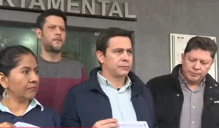 Concejales cruceños piden explicaciones al TED y al TSE por entrega de credenciales a suplentes de Mucarzel y Alcócer