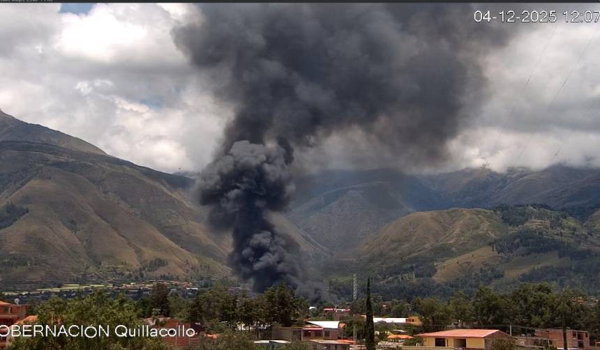 Incendio destruye una fábrica de muebles y un vehículo en Quillacollo