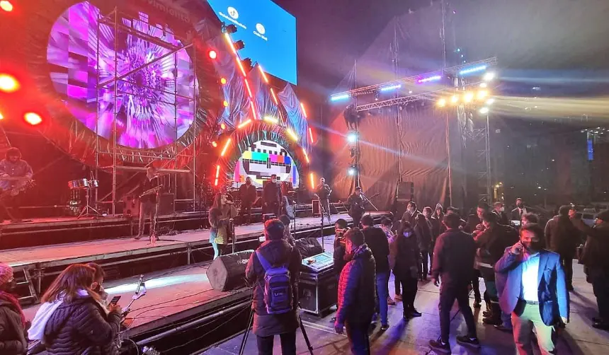 ¡Atención! Esta es la cartelera de la verbena paceña, hay cambios y sorpresas