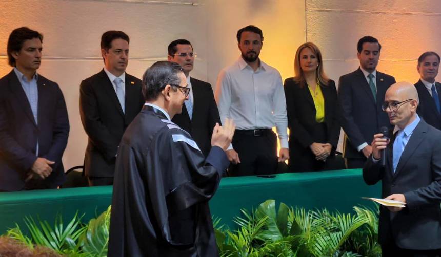 Oscar Ortiz Antelo es posesionado como rector de la Universidad Privada de Santa Cruz de la Sierra (UPSA)