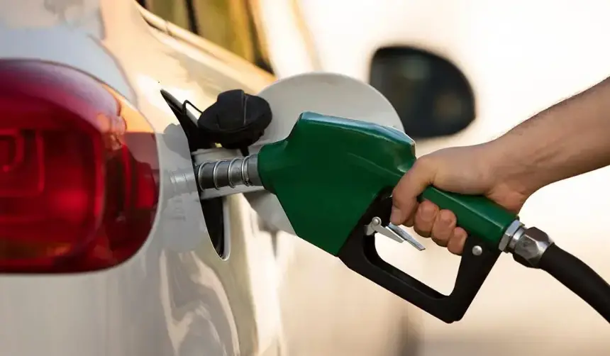 YPFB comunica que el precio de la gasolina “no ha sido modificado y se mantiene vigente”