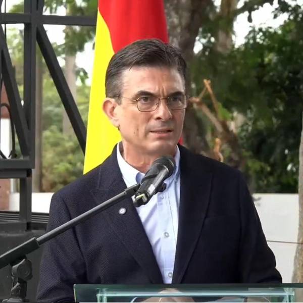 Rodrigo Paz promulga leyes de la pequeña y mediana propiedad y contra el abigeato