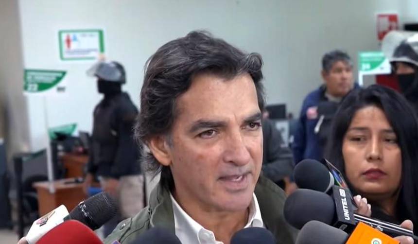 “Los bloqueos son una enfermedad que asfixia al país”, señala Saavedra y se une al pedido de diálogo