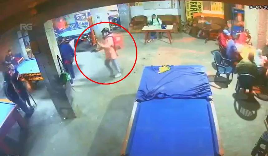 Imágenes sensibles: Sicario disfrazado de delivery mató a un hombre en un billar y grabó todo