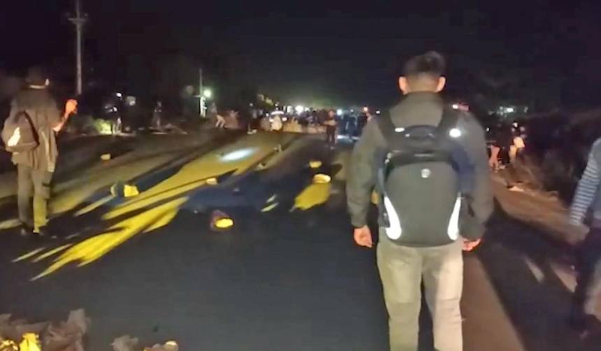 Nuevo bloqueo en la ruta nueva Cochabamba - Santa Cruz; universitarios rechazan el traslado de Unibol Quechua 
