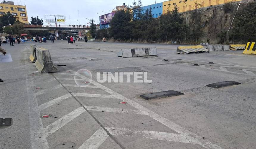 Bloqueos: Alcaldía de El Alto reporta daño preliminar de Bs 2 millones por destrozos al ornato público