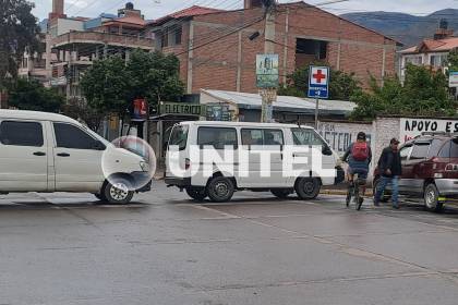 DS 5503: Santa Cruz, sin micros; Cochabamba, con bloqueos y en La Paz los pasajeros denuncian cobros excesivos