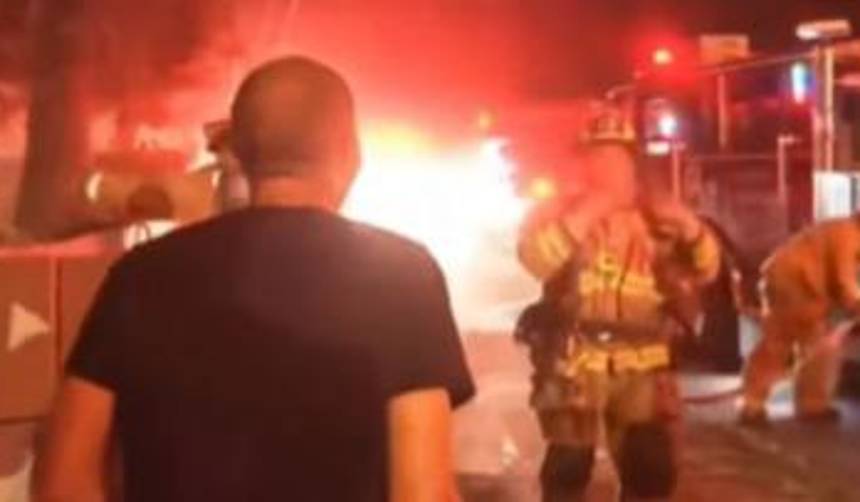 Milagro en llamas: hombre arriesga su vida para rescatar a su gato atrapado en un incendio