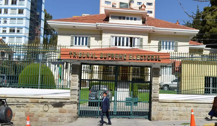 Comisión de Constitución aprueba en grande un proyecto de ley consolidado para elegir a vocales del TSE