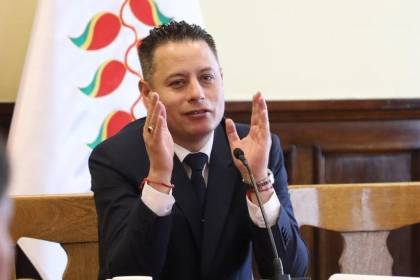 Lara invita a Paz a presentar su informe oral del primer año de gestión el 4 de noviembre, antes de su viaje 