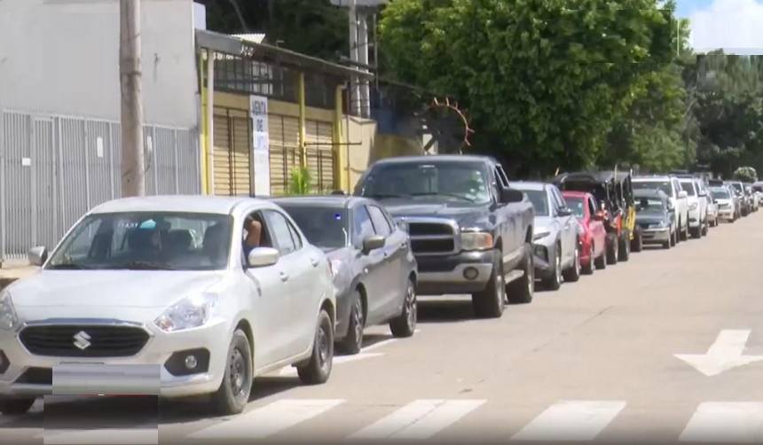 Reportan reactivación de filas en surtidores de Cochabamba y Santa Cruz