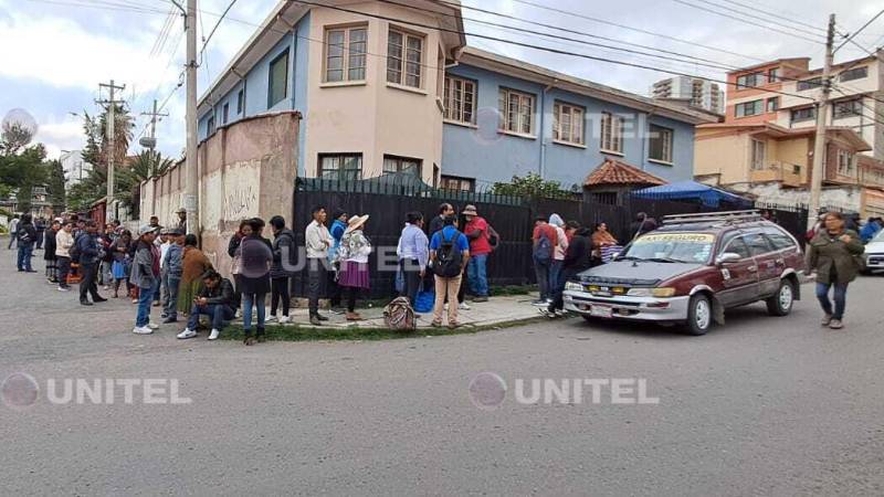 Filas de los ciudadanos en Cochabamba. 