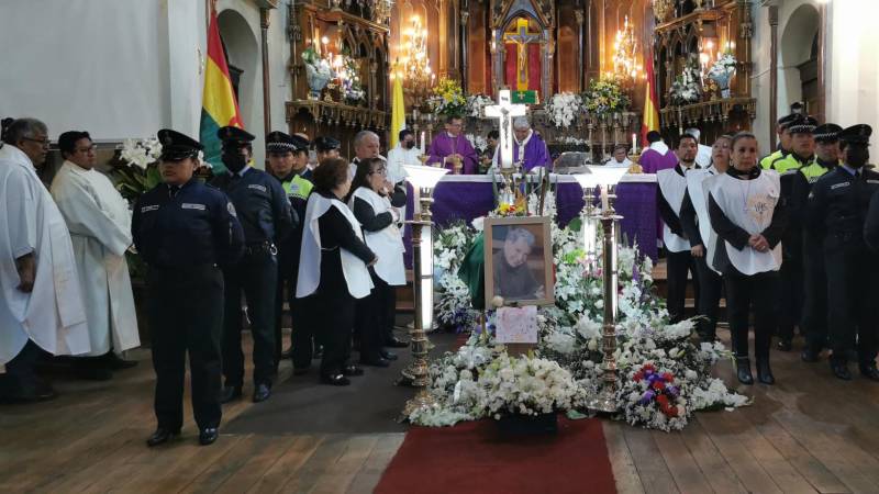 La misa de cuerpo presente del padre Eduardo Pérez. Foto: Ronald Catari - UNITEL