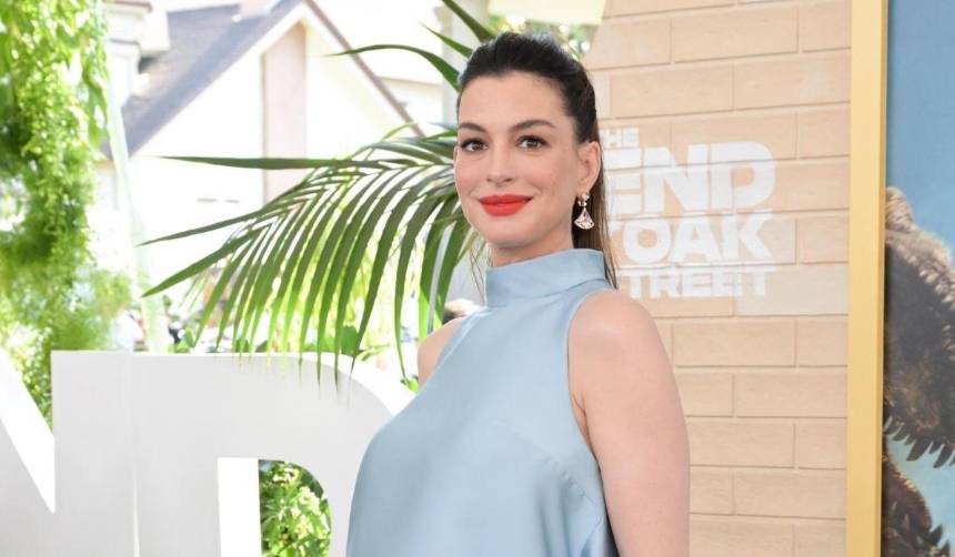 Anne Hathaway presume su embarazo y deslumbra con un look que se robó todas las miradas