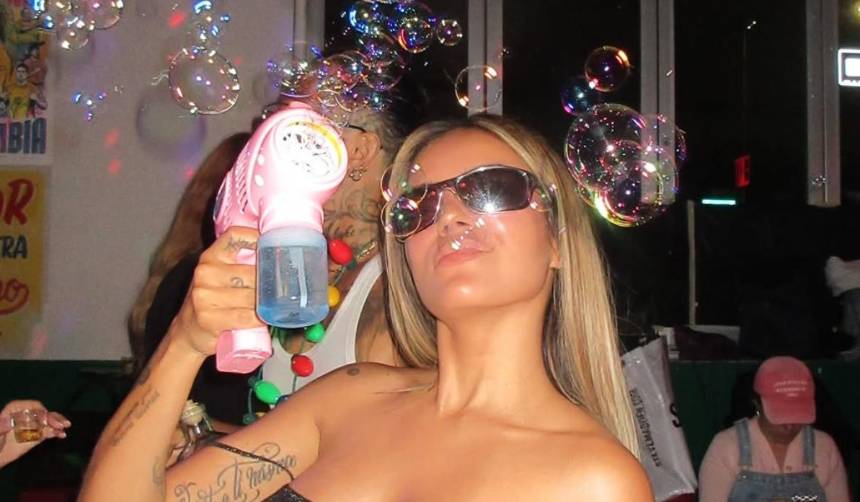Karol G conquista el número uno global de Spotify con ‘BbY WOW’