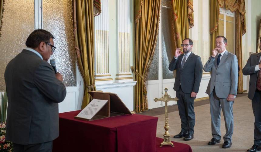Canciller posesiona a tres viceministros, entre ellos el de Turismo y Culturas