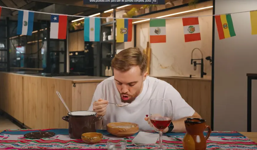 “¡Impresionante!”: Mira las reacciones de Ibai Llanos al probar la sopa de maní y el refresco de mocochinchi