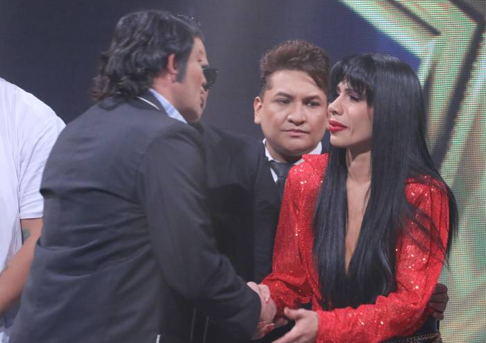 En medio de lágrimas Selena se despidió de la competencia