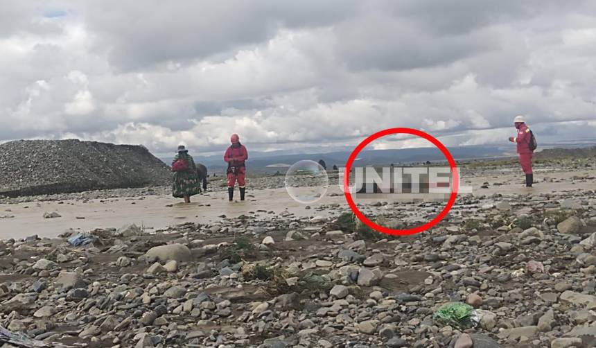 Hallan sin vida al hombre que fue arrastrado por un río cuando intentaba salvar su vehículo