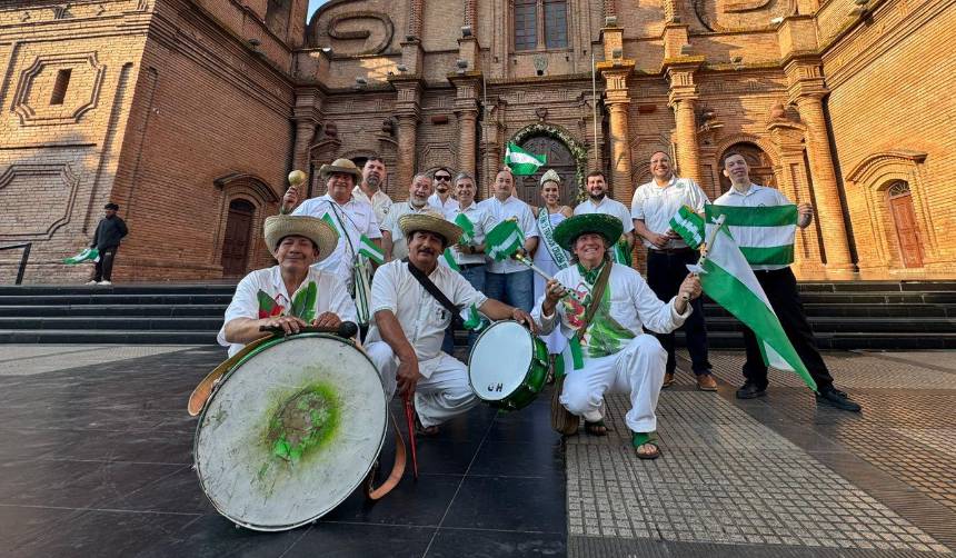 Homenajes y muestra de orgullo en el Día de la Bandera Cruceña 