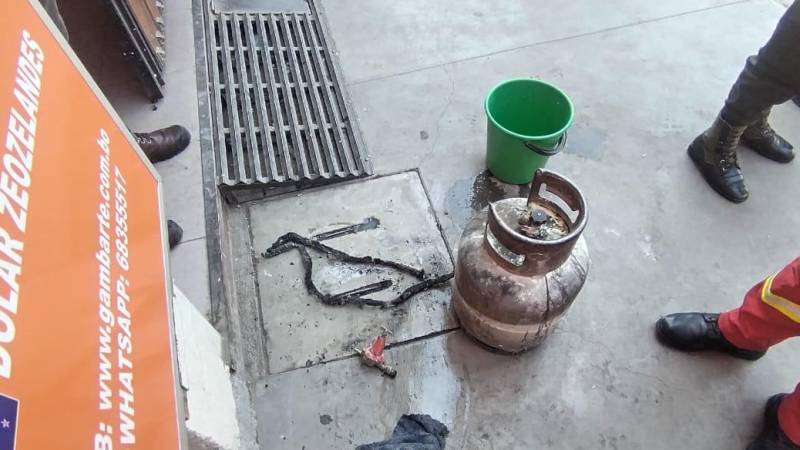 Bomberos secuestró la garrafa de gas licuado con fuga 